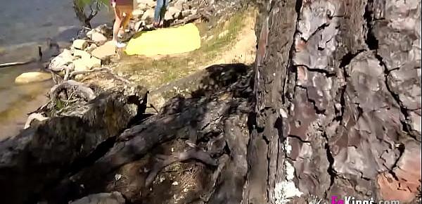 trendsVOYEUR FUCK Filming an amateur couple outdoors!